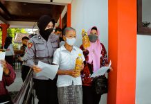 Lakukan Cara Unik, Polres Blitar Kota Ajak Warga Ikut Vaksin Berhadiah Minyak Goreng