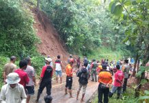 Tanggap Bencana, Polres Madiun Bantu Masyarakat Terdampak Tanah Longsor