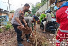 Pasca Banjir Bandang, Polres Malang Gotong Royong Lakukan Pembersihan Saluran Irigasi Kalimanggis Desa Srigading