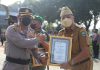 Pencapaian Vaksinasi Tertinggi, Kapolres Magetan Berikan Penghargaan Forkopimcam Plaosan dan Tokoh Agama