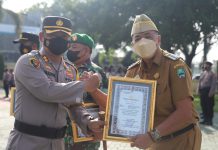 Pencapaian Vaksinasi Tertinggi, Kapolres Magetan Berikan Penghargaan Forkopimcam Plaosan dan Tokoh Agama