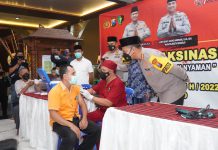 Vaksinasi Keliling Polresta Sidoarjo di Masjid Baiturrahman, Ratusan Orang Di Vaksin Booster