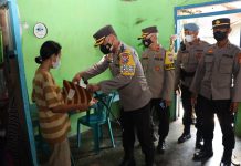 Berkah Ramadhan, Kapolres Magetan Blusukan Berikan Bansos Untuk Penyandang Disabilitas