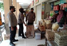 Antisipasi Kelangkaan Minyak Goreng Curah, Sat Binmas Polres Pasuruan Sidak ke Pasar Tradisional