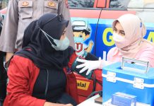 Usai Demo, Mahasiswa Dapatkan Layanan Vaksinasi dari Polresta Sidoarjo