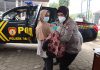 Srikandi Polwan Polres Malang Layani Vaksinasi Disabilitas dengan Sepenuh Hati