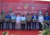 Buruh Jatim Terima Bantuan Sembako dari Kapolri