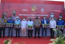Buruh Jatim Terima Bantuan Sembako dari Kapolri