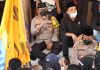 Nuansa Islami Pengamanan Aksi Mahasiswa, Petugas Polres Nganjuk Pakai Peci Tanpa Tongkat dan Tameng