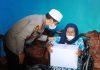 Mbah Munikah Menangis Saat Kapolresta Mojokerto Beri Kursi Roda
