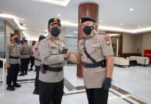 Kapolda Pimpin Serah Terima Jabatan Dirpamobvit Polda Jatim dan Kenaikan Pangkat Pengabdian