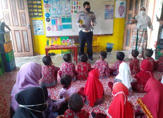 Satlantas Polres Aceh Selatan Kenalkan Rambu Lalu lintas Kepada Siswa TK