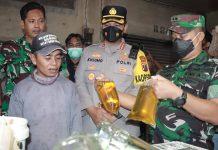 Kapolresta Sidoarjo Sidak Harga Minyak Curah Di Beberapa Pasar Tradisional Kabupaten Sidoarjo