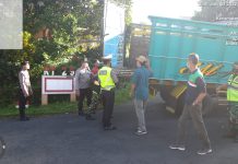 Antisipasi PMK, Polsek Kromengan Bersama Muspika Gelar Penyekatan di Perbatasan Kabupaten Malang dan Blitar