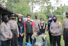 Polwan Polres Ponorogo Berikan Bantuan Kursi Roda dan Sembako, Wujudkan Polisi Peduli