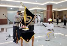 Kapolda Jatim Pimpin Upacara Pemuliaan Nilai Nilai Luhur Tribrata Pataka Polda Jatim “Tan Hana Dharma Mangrva”