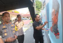 Suguhkan Inspirasi Positif Bagi Masyarakat, Kapolres Jombang Ajak Seniman Lukis Mural