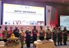 Dipenghujung Rakor GTR Agraria, Kapolda Jatim Dapat Kejutan Kue Tart dan Tumpeng HUT Bhayangkara-76 dari Gubernur Jatim