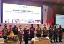 Dipenghujung Rakor GTR Agraria, Kapolda Jatim Dapat Kejutan Kue Tart dan Tumpeng HUT Bhayangkara-76 dari Gubernur Jatim