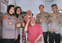 Mempererat Tali Silaturahmi, Kapolres Pasuruan Bersama Polwan Laksanakan Anjangsana Dalam Rangka Hari Jadi Polwan RI Ke-74 dan HKGB