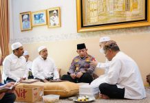 Takziah ke Rumah Duka Habib Zen Bin Umar, Kapolri: Beliau Saya Anggap Ayah Sendiri