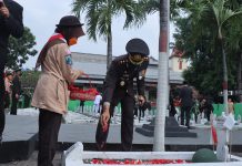Sambut HUT RI Ke-77, Kapolres Pasuruan Ikuti Upacara Tabur Bunga di Taman Makam Pahlawan Bangil