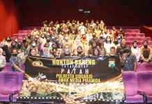 Polresta Sidoarjo bersama Polwan dan Awak Media Nobar Sayap-sayap Patah
