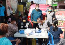 Layanan Vaksinasi Covid-19 dari Polresta Sidoarjo di Pasar Kaget Waru