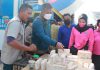 Sambil Olahraga, Kapolresta Sidoarjo Ajak Anggota Belanja ke Pasar dan Bagikan Paket Sembako