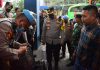 Kapolresta Sidoarjo Cek Barang Bawaan Penumpang Bus Tujuan Bali