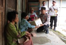 Polisi Peduli, Polres Ponorogo Salurkan Bantuan Untuk Anak Keterbelakangan Mental