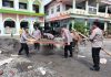 Polisi Bersama Warga Kompak Bantu Pembangunan Gedung Ponpes di Karangan