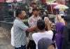 Polisi Berbagi Ikan Cupang untuk Warga di Ponorogo, Cegah Demam Berdarah