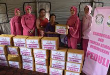 Tanggap Bencana, Yayasan Kemala Bhayangkari Jawa Timur Berikan Bantuan Korban Banjir di Bondowoso