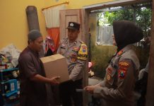 Polisi Kembali Berikan Bantuan Kepada Keluarga Aremania di Jember