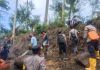 Polisi Bersama TNI dan Warga Bersihkan Material Banjir Susulan di Bondowoso