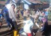 Polisi Bersama TNI dan Warga di Bondowoso Bangun Jembatan Pasca Banjir Bandang Ijen