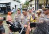 Polisi Gelar Pengobatan dan Bengkel Gratis Hingga Berbagi Sembako Bagi Warga Terdampak Banjir di Lamongan