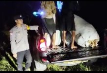 Polres Ngawi Bersama TNI Bantu Evakuasi Warga Terdampak Banjir
