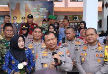 Jumat Curhat, Kapolda Jatim Berikan Layanan Kesehatan Gratis Warga Puri Mojokerto