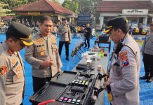 Wakapolda Jatim Cek Kelayakan Almatsus dan Ranmor Dinas di Polres Bangkalan Jelang Pilkades 2023