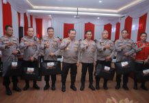 Kapolda Jatim Beri Apresiasi Kepada Sejumlah Personel Polres Jember