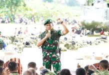 Mayjen TNI Haryanto, S.I.P., M.Tr. (Han). Tinjau Latjungar Statik Yonif Para Raider 501/BY Kostrad di Kabupaten Blitar