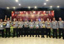 Anev Sitkamtibmas, Kapolres Probolinggo Terima Penghargaan dari Kapolda Jatim