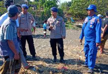 Satpol Airud Polres Jember Berhasil Selamatkan Dua Nelayan Dihantam Ombak, Dua Lainya Dalam Pencarian