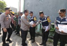 Jumat Curhat, Kapolda Jatim Blusukan ke Rumah Warga Gresik
