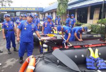 Tim SAR Gabungan Dirpolairud Polda Jatim Berhasil Evakuasi Korban Tenggelam di Pelabuhan Gresik