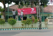 Sambut HUT Bhayangkara Ke-77 Koramil 0819/12 Rembang Pasang Spanduk