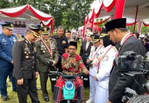 Hari Bhayangkara ke – 77 Polres Lumajang Beri Bantuan Motor Listrik Roda 3 Untuk Marbot Penyandang Disabilitas