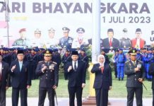 Jajaran Polda Jatim Terima Penghargaan dari Gubernur Jawa Timur di Hari Bhayangkara ke 77